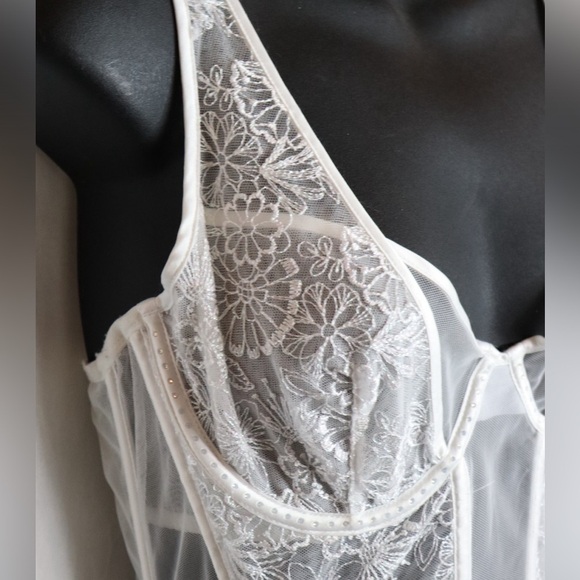VICTORIAS SECRET Bridal Corset | Lace | Embellishments - Picture 5 of 16